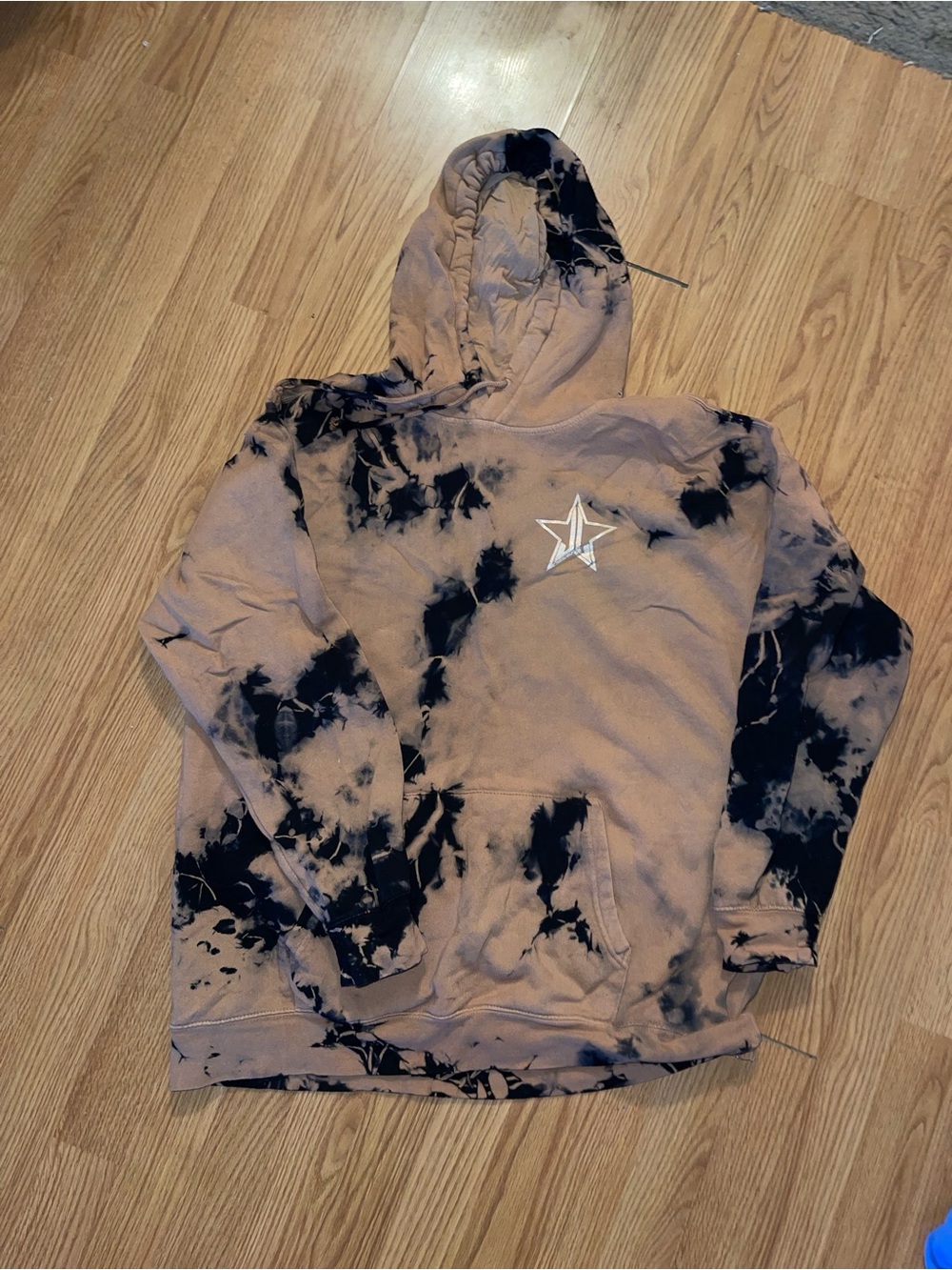 Tie-Dye jeffery Star Pullover Hoodie in tan and Black